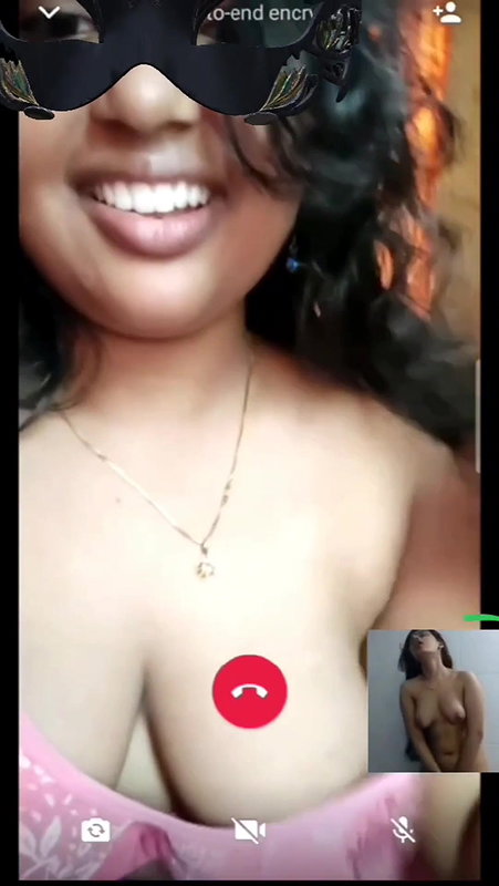 desi mallu horny girl removing her pink bra and showing boobs on video call