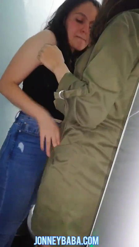 Hidden camera capture desi Lesbian girls toilet vi