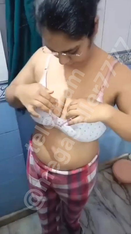 Indian girl big boobs recorded in hidden camera