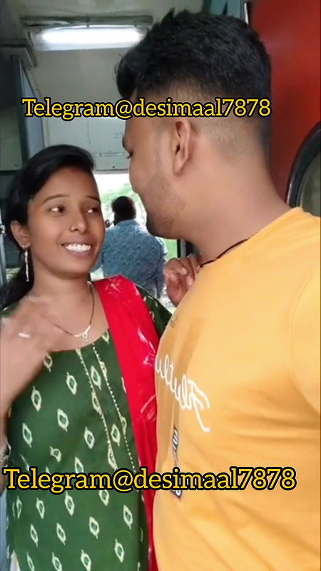 New viral couple video on train part1