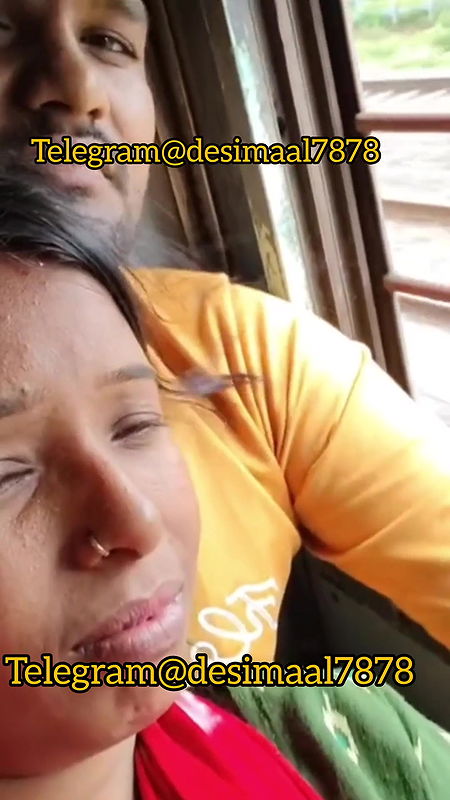 New viral couple video on train part1