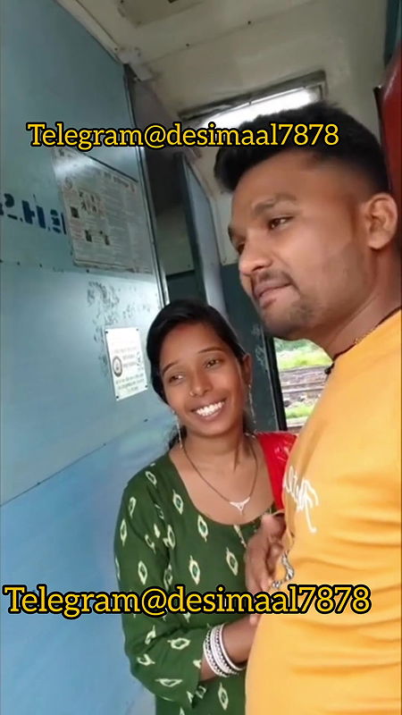 New viral couple video on train part1