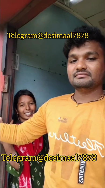 New viral couple video on train part1