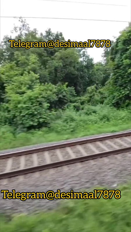 New viral couple video on train part1