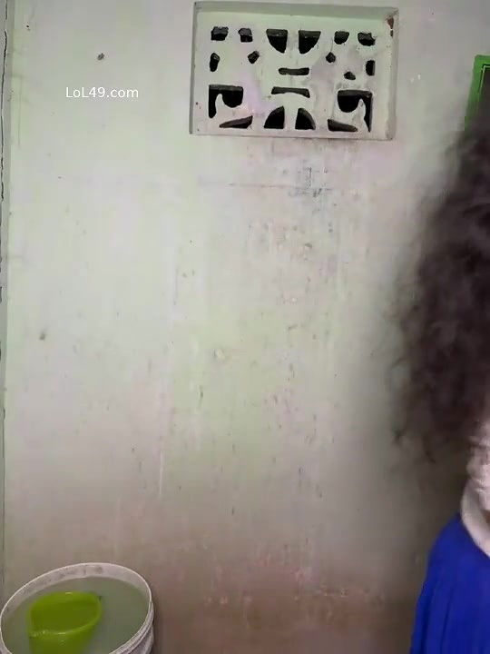 Hot Desi girl Shows Boobs