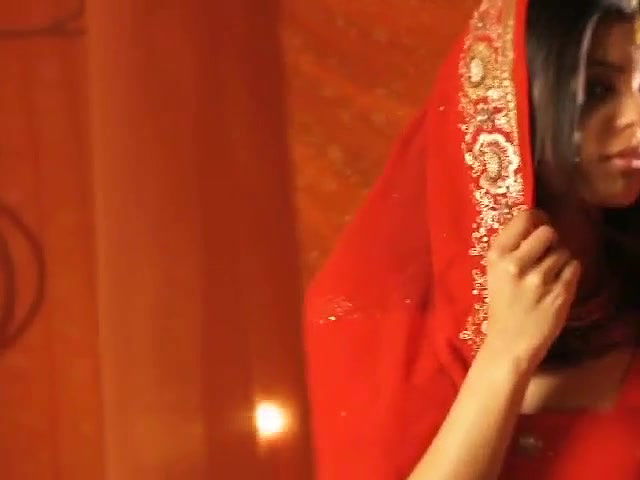 Outrageous Indian brunette teen in sexy saree dress