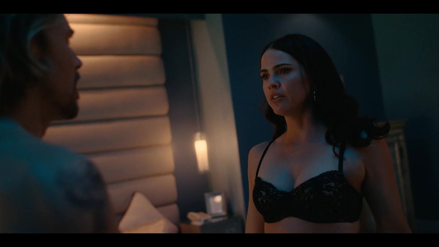 Shelley Hennig Sex