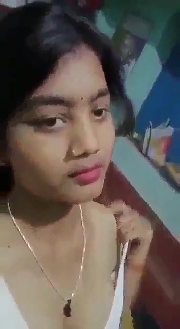 hot bengali boudi ne ek ek kar ke sare kapde utar ke dikhaya