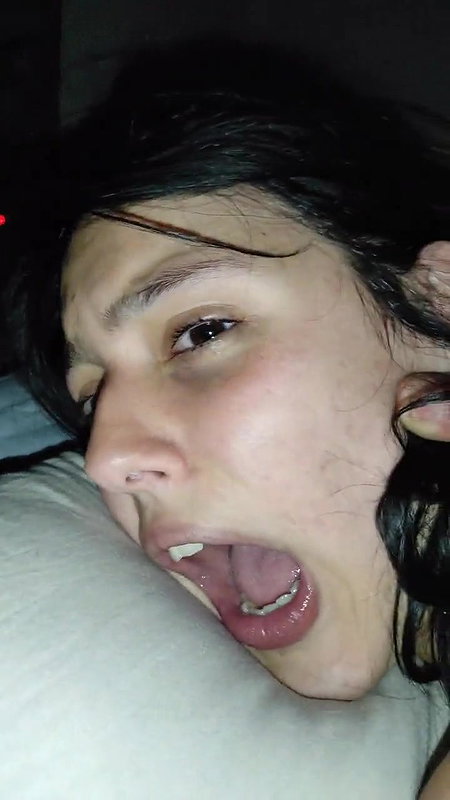 choti behen ko sote samay piche se pel diya