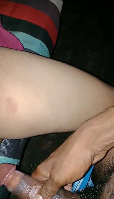 Desi bhabhi ke chut me land ghusate hi nikal gaya