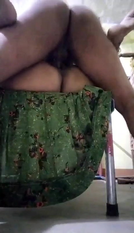 Desi bhabhi ko tang utha kar pela