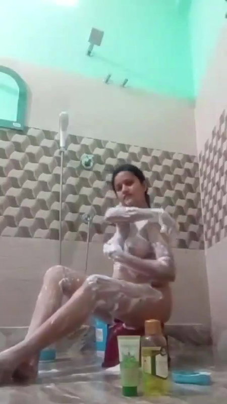 hot girl taking bath full nude