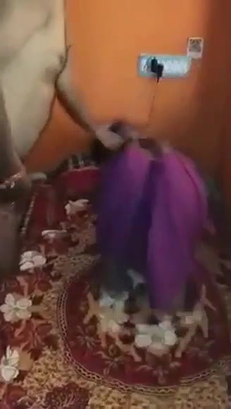 Horny dude turns his amateur Desi girlfriend on by sucking her titties