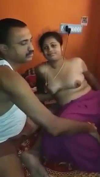 Horny dude turns his amateur Desi girlfriend on by sucking her titties