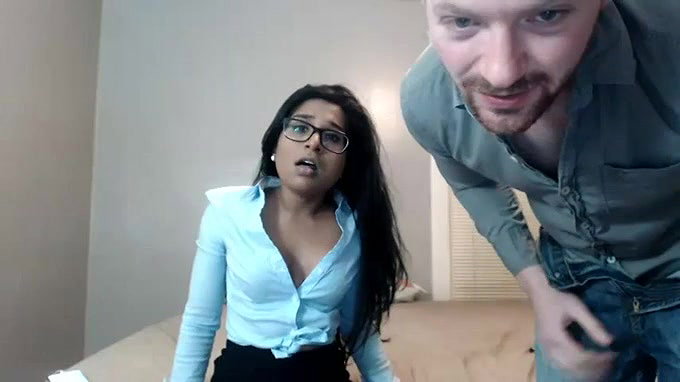 Long haired sexy nerdy webcam babe exposes her suckable titties