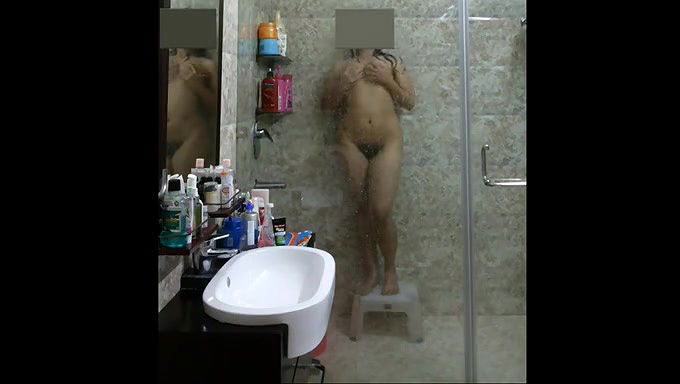 This naked Indian stunner is an amazing woman with a great attitude