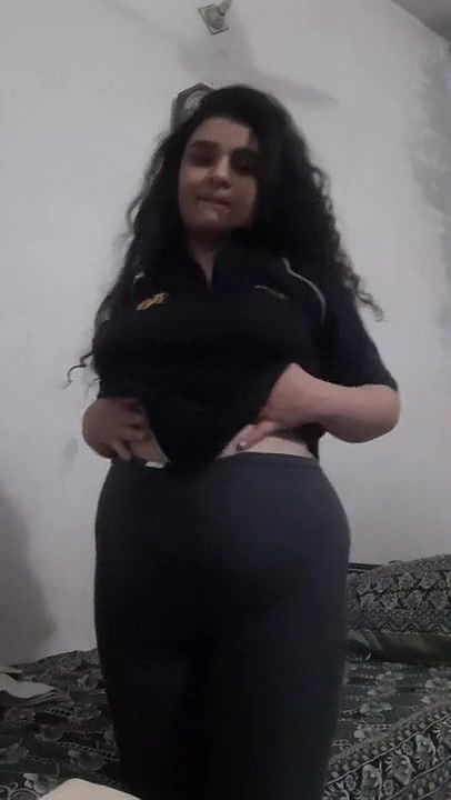 SuperHornyPakiBabeMuzalfaTahirMakeVideoForCousin2