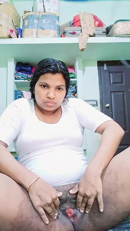 Nahane ke baad kapde pehen Rahi hai part 1