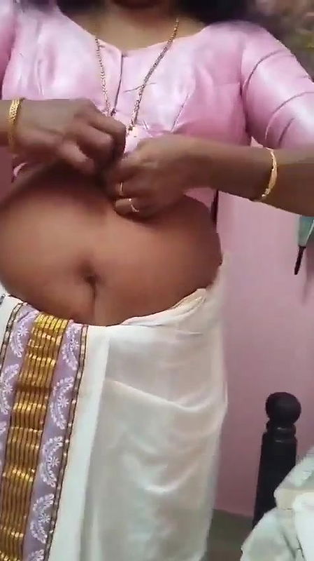 hot tamil aunty kapde utar Rahi hai