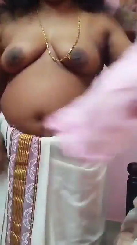 hot tamil aunty kapde utar Rahi hai