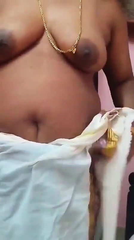 hot tamil aunty kapde utar Rahi hai