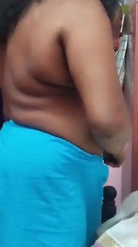 hot tamil aunty kapde utar Rahi hai