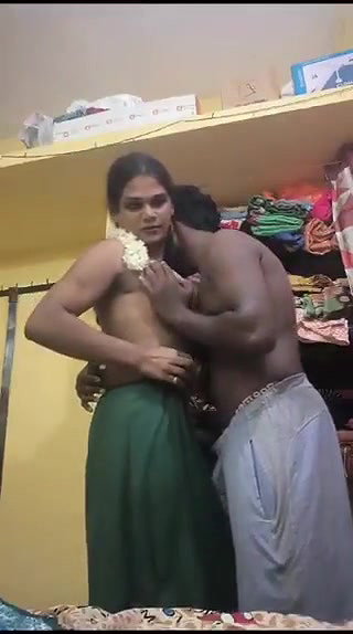 Hijra girl ko lund chusaya