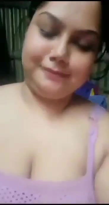 chubby village aunty showing muskmelon big boobs