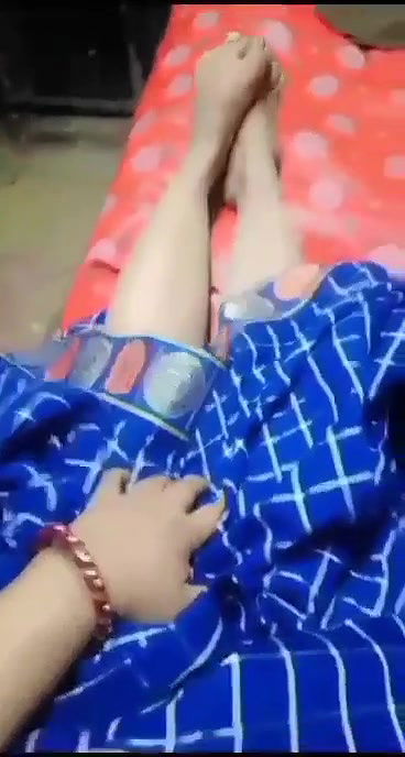 chubby village aunty showing muskmelon big boobs