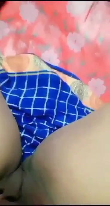 chubby village aunty showing muskmelon big boobs