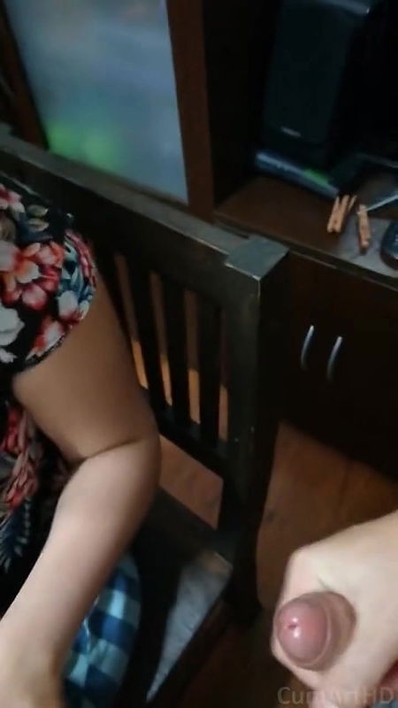 Cum wale Oreo khaa rhi