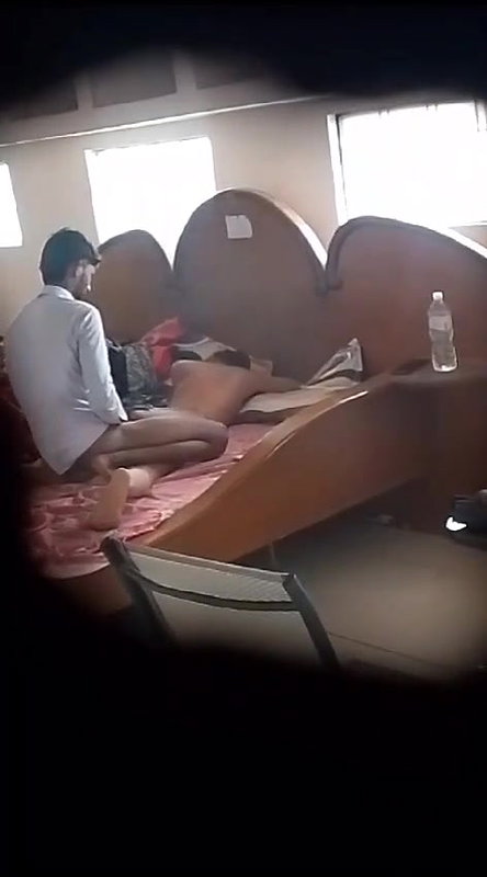 college girlfriend fucking in friend home viral MMS