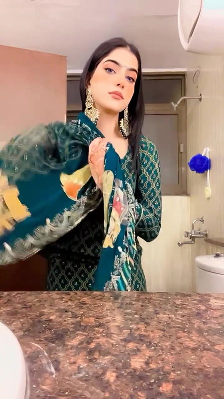 Jasmeet kaur famous instagram girl nude VC