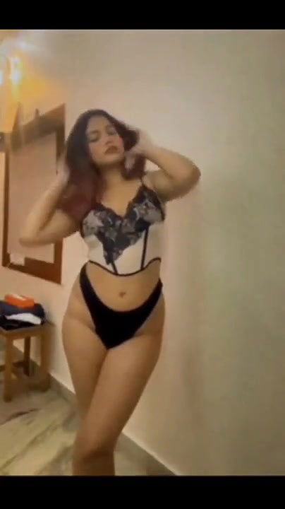 Beautiful IT Girl Latest Most Exclusive Viral Stuff Teasing Stripping Nude With Full Face