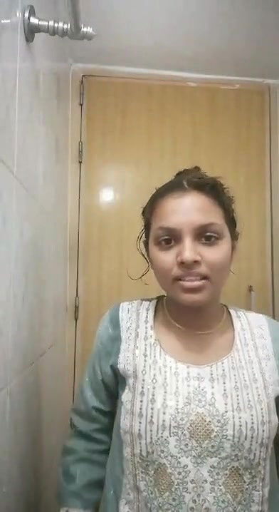 Horny Indian College GF Showing