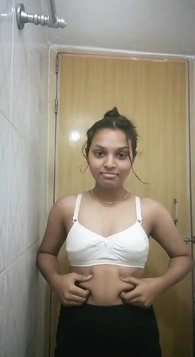 Horny Indian College GF Showing