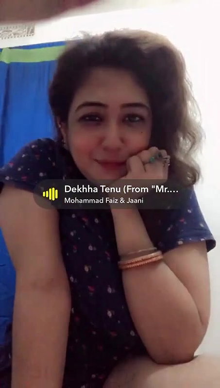 busty bhabhi removing bra and nude show for lover