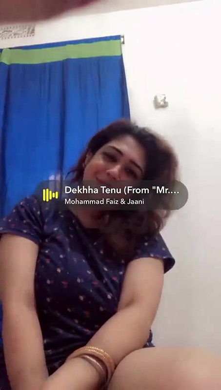 busty bhabhi removing bra and nude show for lover