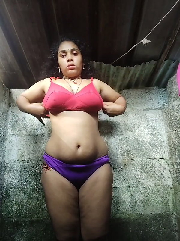 thick boobs Bengali girl nude in bathroom viral MMS
