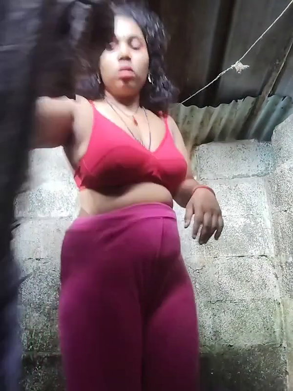 thick boobs Bengali girl nude in bathroom viral MMS