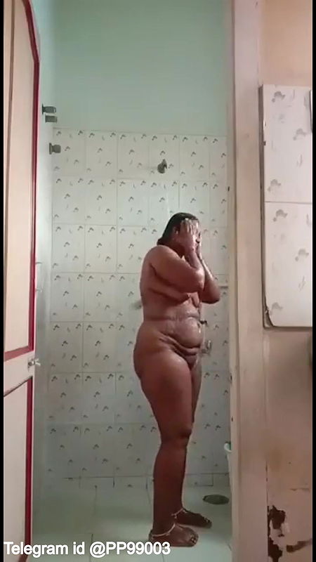 BBW nude bath with door open