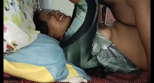 xxx Indian wife secret sex with shopkeeper MMS