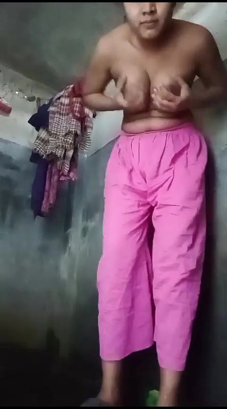 village girl pissing and bathing unseen desi xxx