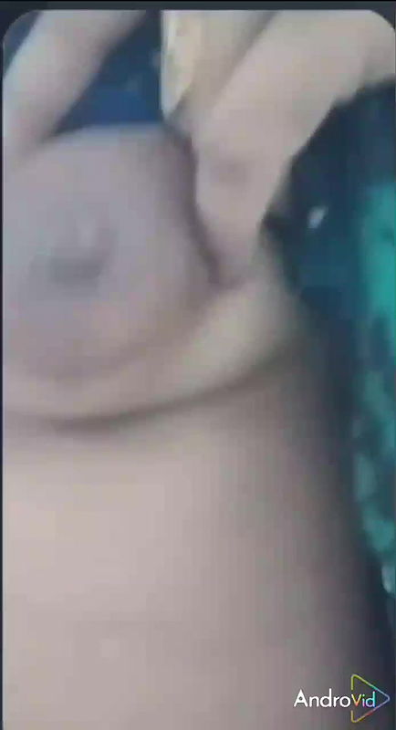 topless hijab girl seduces boyfriend on live cam