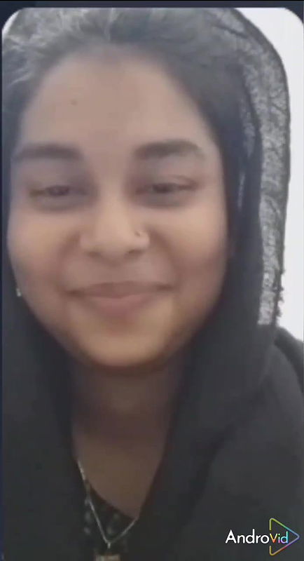 topless hijab girl seduces boyfriend on live cam