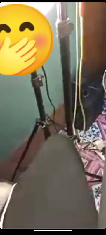 cat eyes girls boobs show to lover on video call