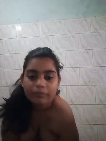 Desi hot girl full nude bathing show