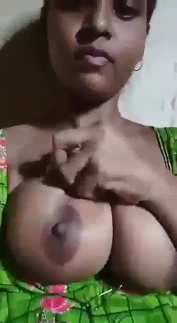 hot desi girl showing her bouncing boobs and pussy