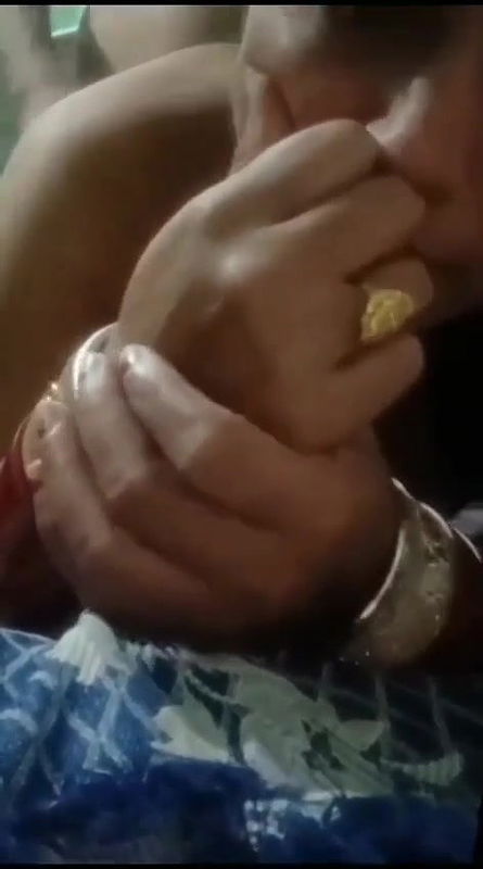 hot punjabi ko piche se ghodi banakar choda