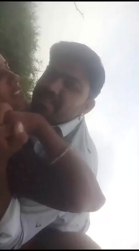 bhabi ko Subha subah kheto me choda